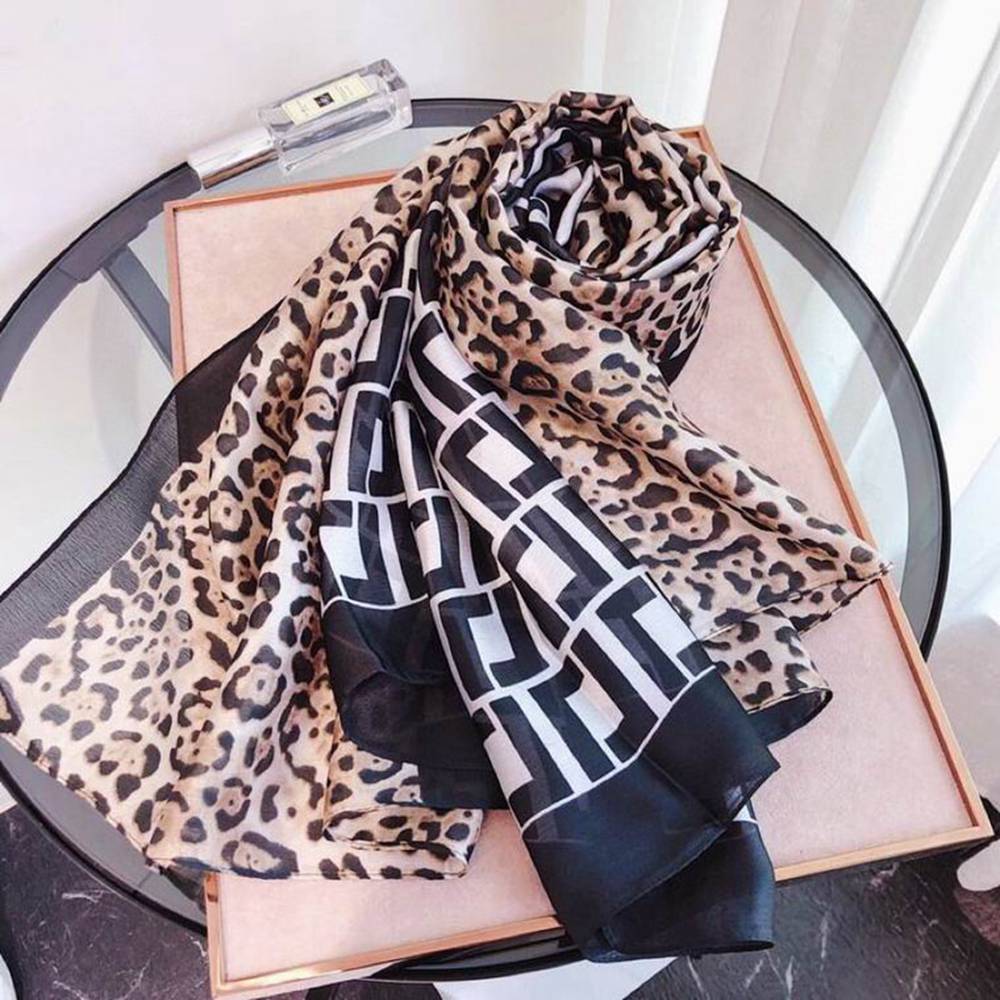 Bv*b*rry Scarf